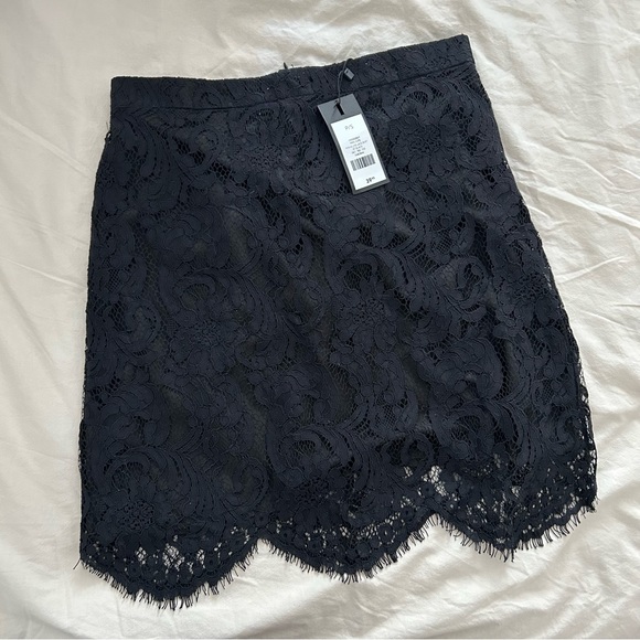 Dynamite Lace Skirt - Picture 5 of 5